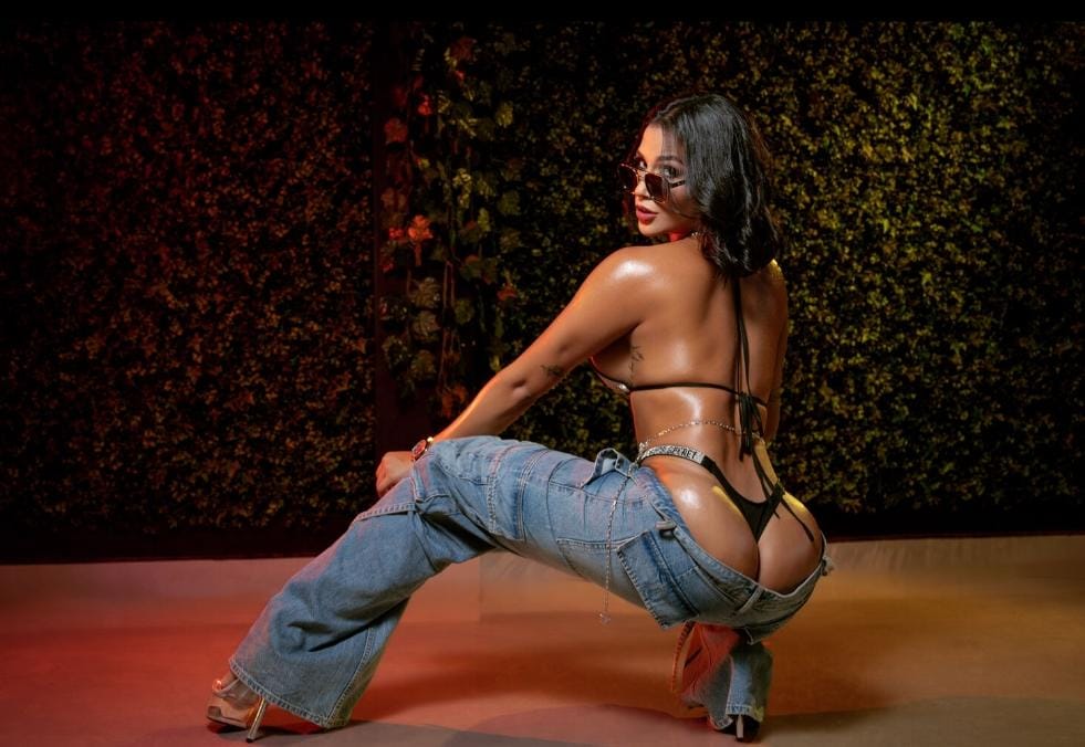 Escort - BELLA - Ibiza Tops